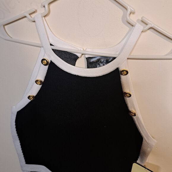 Coco and Shay black and White Romper Size MD.. Sweater Fabric Feel.. Figure Flat - Picture 2 of 10